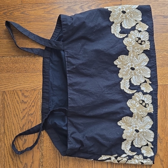 Banana Republic Black Crop Tank Top with Embroidered Flowers, 100% Cotton, Sz L - Picture 8 of 9